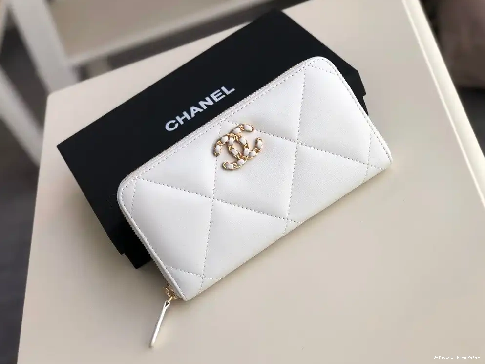Hyper Peter 19 ZIPPED WALLET CHANEL 0628